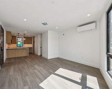 325 Manville - Photo Thumbnail 2