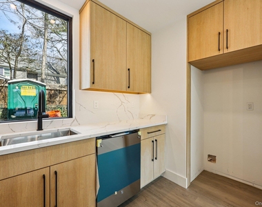 325 Manville - Photo Thumbnail 10