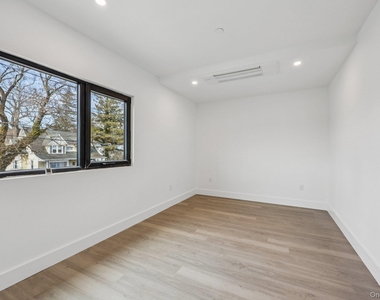 325 Manville - Photo Thumbnail 15