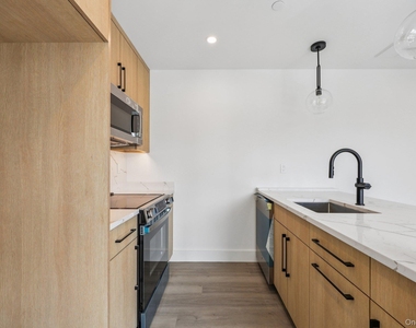 325 Manville - Photo Thumbnail 6