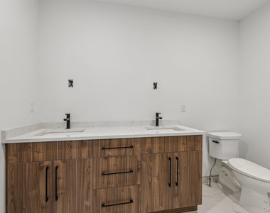 325 Manville - Photo Thumbnail 18