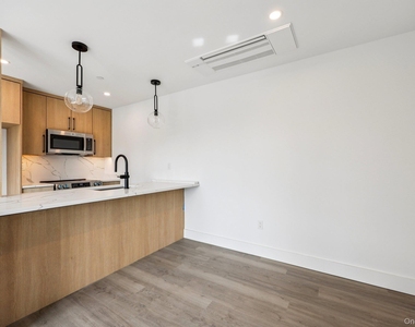 325 Manville - Photo Thumbnail 2