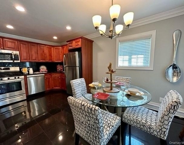 195 Lakeland Avenue - Photo Thumbnail 3