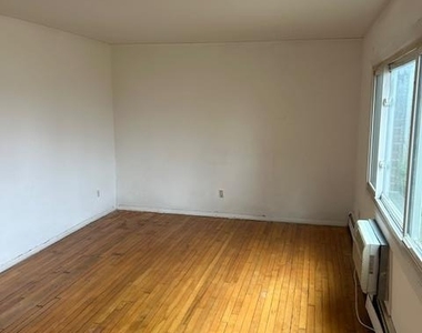 639 Wellwood Avenue - Photo Thumbnail 2