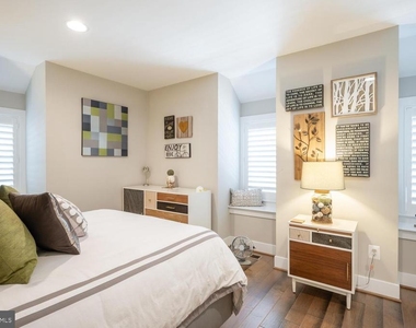1126 N Stuart Street - Photo Thumbnail 5