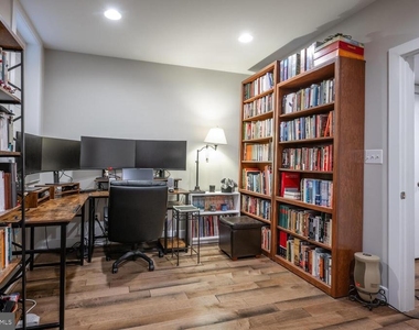 1126 N Stuart Street - Photo Thumbnail 6
