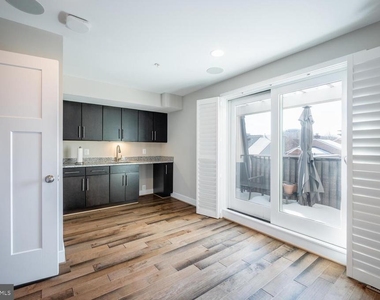 1126 N Stuart Street - Photo Thumbnail 8