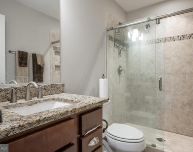 1126 N Stuart Street - Photo Thumbnail 11