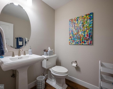 1126 N Stuart Street - Photo Thumbnail 15