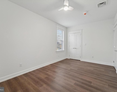 1049 W Lancaster Avenue - Photo Thumbnail 11