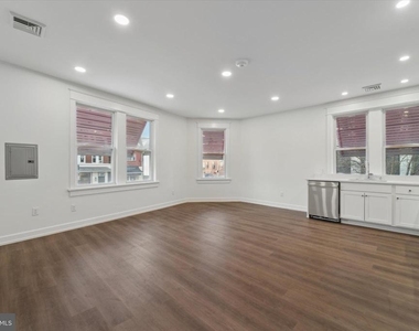 1049 W Lancaster Avenue - Photo Thumbnail 2