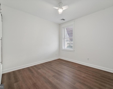 1049 W Lancaster Avenue - Photo Thumbnail 6
