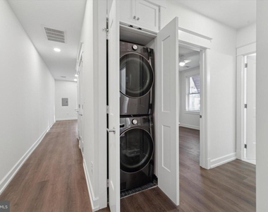 1049 W Lancaster Avenue - Photo Thumbnail 5