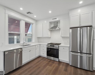 1049 W Lancaster Avenue - Photo Thumbnail 3