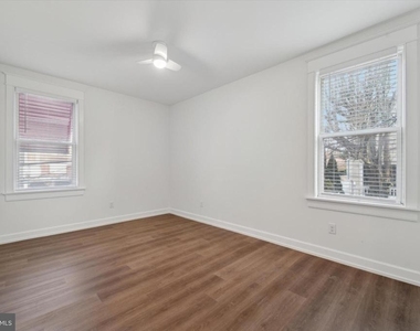 1049 W Lancaster Avenue - Photo Thumbnail 10