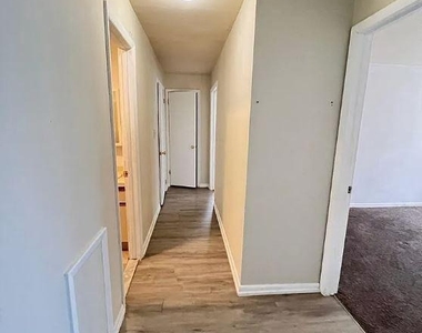 700 N Franklin Boulevard - Photo Thumbnail 6