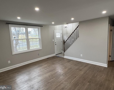 11160 Tippett Road - Photo Thumbnail 3