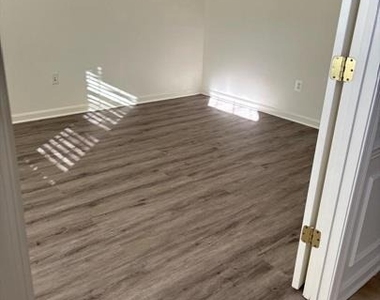 11516 Clairmont Terrace - Photo Thumbnail 9