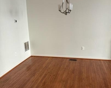 11516 Clairmont Terrace - Photo Thumbnail 10