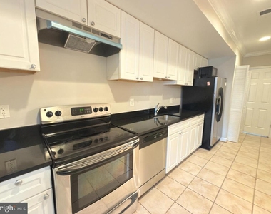 1246 Queen Street Ne - Photo Thumbnail 9