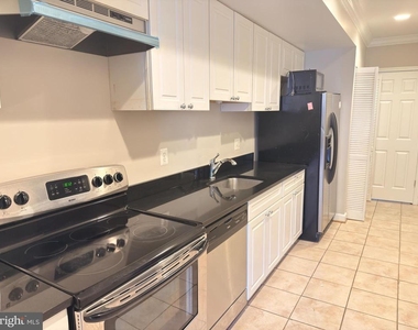 1246 Queen Street Ne - Photo Thumbnail 3