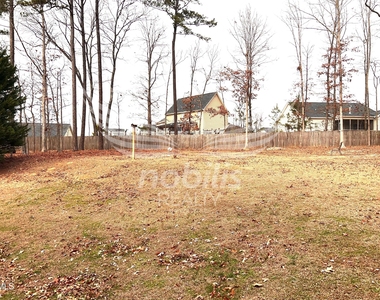 803 Yorkshire Drive - Photo Thumbnail 11