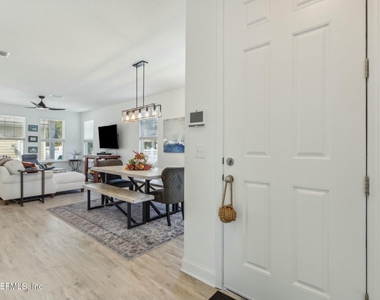 213 Daydream Avenue - Photo Thumbnail 5