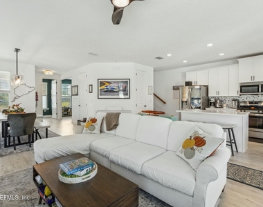 213 Daydream Avenue - Photo Thumbnail 12