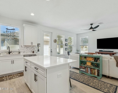 213 Daydream Avenue - Photo Thumbnail 16