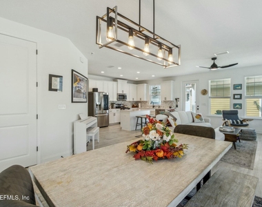 213 Daydream Avenue - Photo Thumbnail 7
