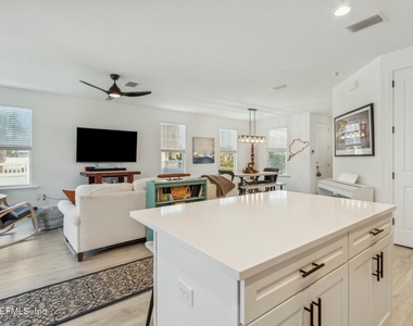 213 Daydream Avenue - Photo Thumbnail 17