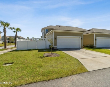 213 Daydream Avenue - Photo Thumbnail 2