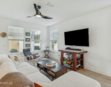 213 Daydream Avenue - Photo Thumbnail 10