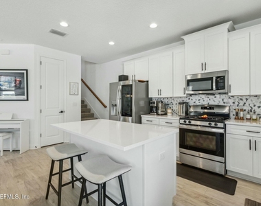 213 Daydream Avenue - Photo Thumbnail 14