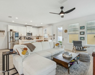 213 Daydream Avenue - Photo Thumbnail 11
