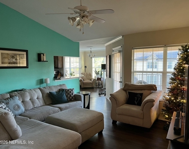 7800 Point Meadows Drive - Photo Thumbnail 7