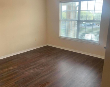 7800 Point Meadows Drive - Photo Thumbnail 16