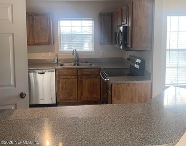 7800 Point Meadows Drive - Photo Thumbnail 12