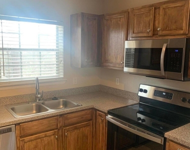 7800 Point Meadows Drive - Photo Thumbnail 9