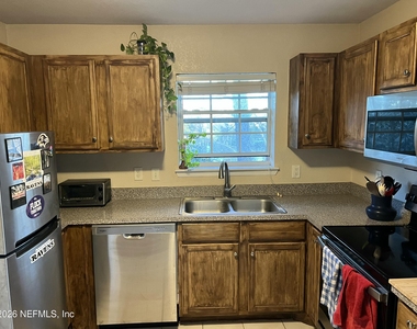 7800 Point Meadows Drive - Photo Thumbnail 10