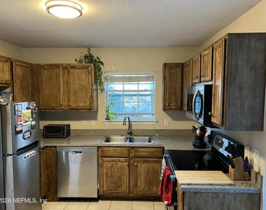 7800 Point Meadows Drive - Photo Thumbnail 11