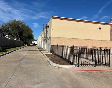 12917 W Bellfort Avenue - Photo Thumbnail 5