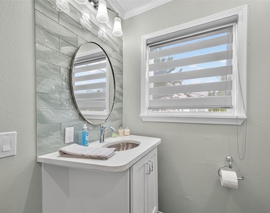 407 1/2 Fairbanks Street - Photo Thumbnail 14