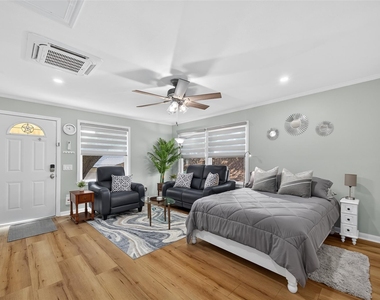 407 1/2 Fairbanks Street - Photo Thumbnail 1