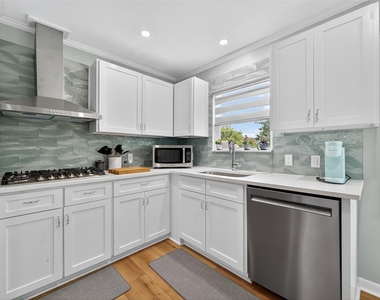 407 1/2 Fairbanks Street - Photo Thumbnail 6
