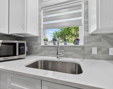 407 1/2 Fairbanks Street - Photo Thumbnail 10