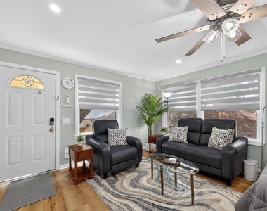 407 1/2 Fairbanks Street - Photo Thumbnail 4