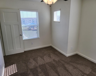 21155 Gosling Road - Photo Thumbnail 29
