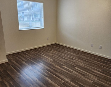 21155 Gosling Road - Photo Thumbnail 6