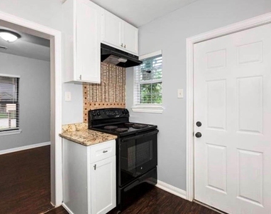 2719 Virginia Street - Photo Thumbnail 5